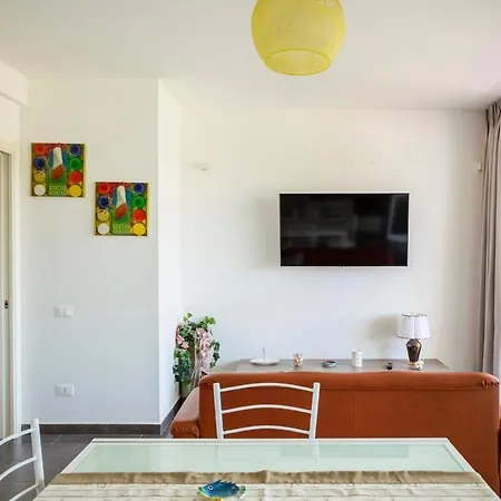 Lovely Tiresia Apartment *