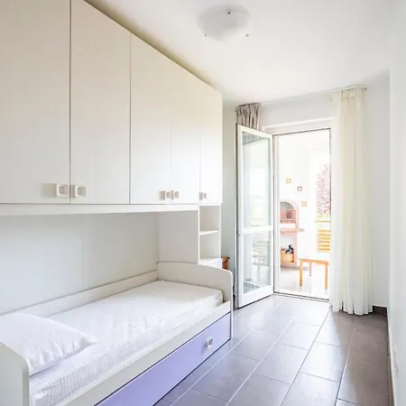 Apartment Lovely Tiresia *