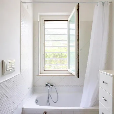 Apartment Lovely Tiresia