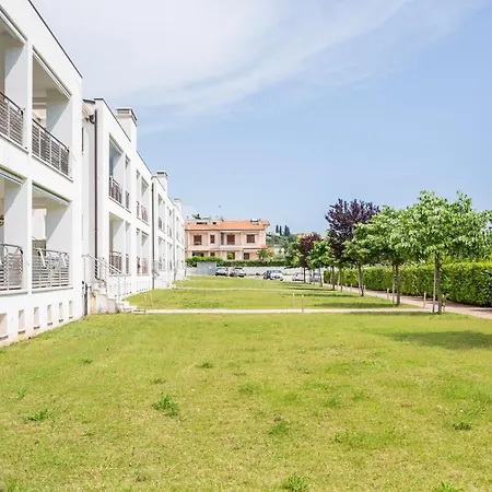 Lovely Tiresia Apartment *